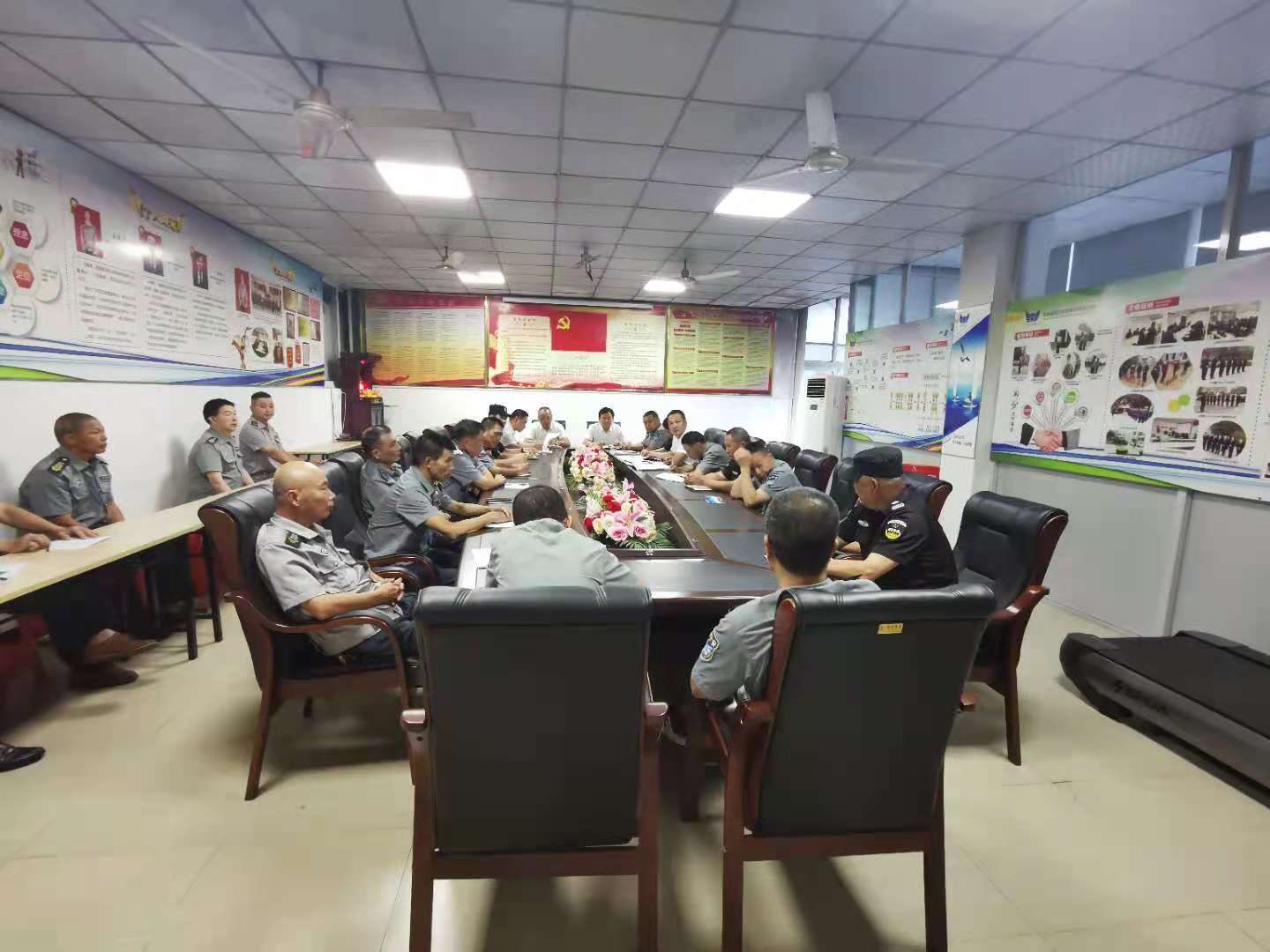 �?4�? 坚守岗位过端午，守护一方平安——海丝保安公司召开端午节期间工作部署会�?.jpg